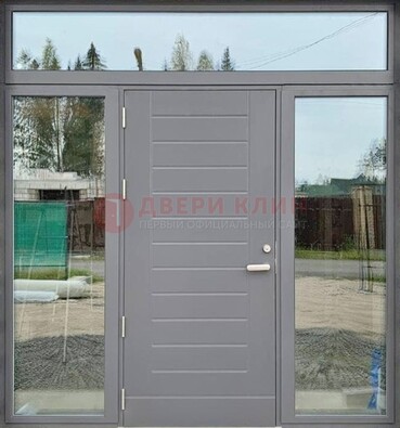 Серая стальная дверь с панелью МДФ и стеклянными фрамугами ДФГ-28 в Краснодаре