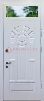 Белая входная дверь со стеклом и верхней фрамугой ДФГ-3 в Санкт-Петербурге