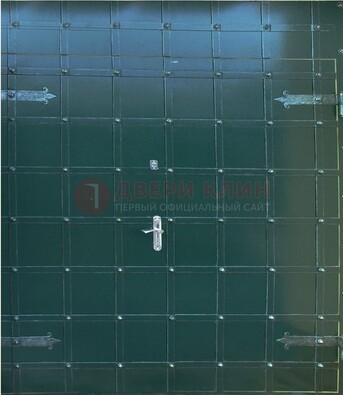 Большая входная дверь с ковкой с порошковым окрасом ДК-18 в Черноголовке