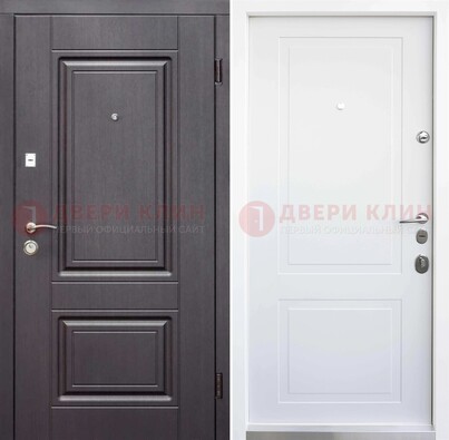 Темная входная дверь с белой МДФ внутри ДМ-238