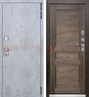Серая металлическая дверь с МДФ коричневого цвета ДМ-304 в Котельниках