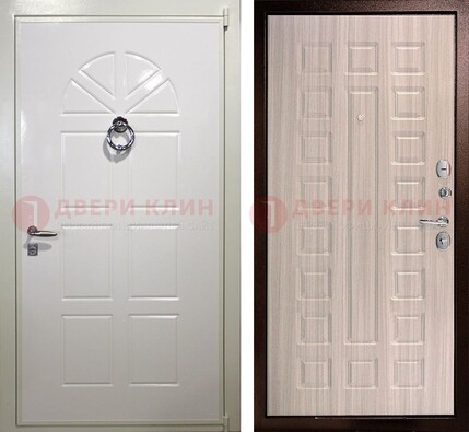 Светлая металлическая дверь с МДФ в квартиру ДМ-385