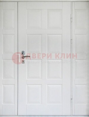 Белая входная дверь для коттеджа с МДФ ДМ-536