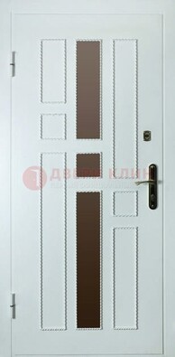 Белая стальная дверь с МДФ и декоративными вставками ДМ-62 в Омске