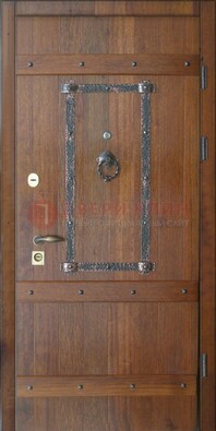 Темная стальная дверь с массивом дуба с ковкой ДМД-37