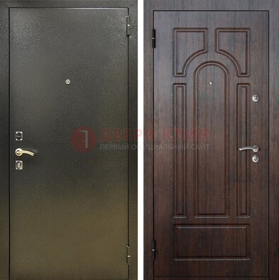 Железная темно-серая дверь с порошковым напылением и МДФ Тисненый орех ДП-275