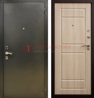 Железная темно-серая дверь с порошковым напылением и МДФ с резьбой ДП-276