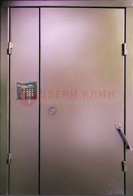 Коричневая стальная дверь в подъезд ДПД-1 в Ярославле
