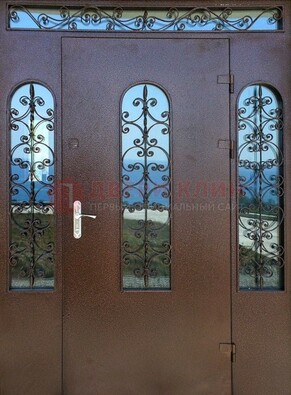 Железная парадная дверь со стеклом и ковкой ДПР-16 для общественных зданий в Самаре