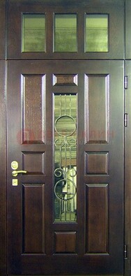 Парадная дверь со стеклянными вставками и ковкой ДПР-1 в офисное здание в Бронницах