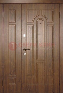 Двухстворчатая коричневая парадная дверь ДПР-48