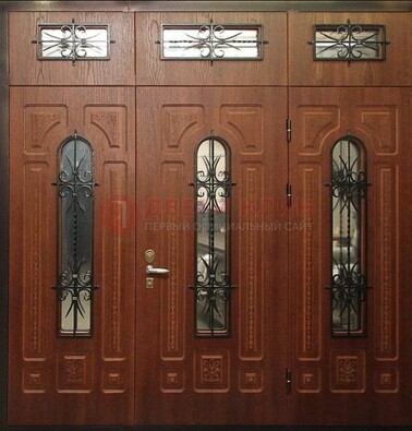 Парадная дверь с металлическими вставками и ковкой ДПР-72 в дом в Мурино