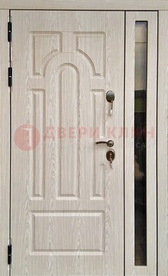 Белая металлическая дверь со стеклом ДС-68
