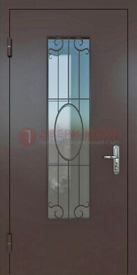 Коричневая наружная железная дверь со стеклом и ковкой ДСК-100 в Одинцово