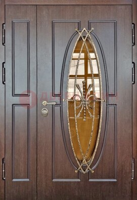 Полуторная металлическая дверь со стеклом и ковкой ДСК-108 в Сургуте