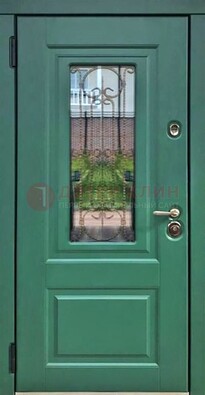 Зеленая металлическая дверь со стеклом и ковкой ДСК-113 в Можайске