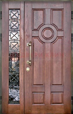 Распашная входная дверь со стеклом и ковкой ДСК-116 в Дмитрове