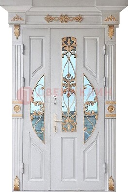 Белая полуторная железная дверь со стеклом ковкой ДСК-135