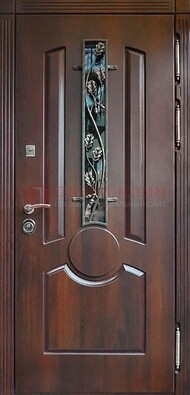 Темная железная дверь со стеклом и ковкой для кирпичного дома ДСК-136 в Ярославле
