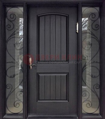 Черная уличная дверь со стеклом и ковкой фрамугами ДСК-140