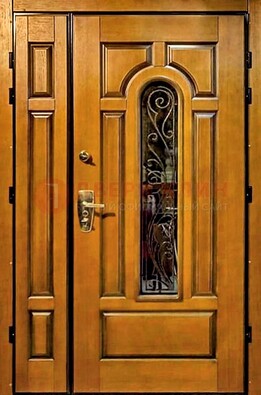 Распашная металлическая дверь со стеклом и ковкой для дома ДСК-152 в Дмитрове