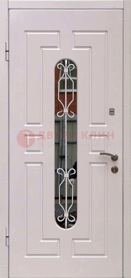 Светлая уличная дверь со стеклом и ковкой для коттеджа ДСК-157