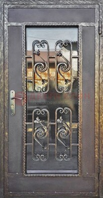 Коричневая наружная дверь порошок со стеклом и ковкой ДСК-160 В Ижевске