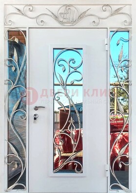 Белая входная дверь порошок со стеклом и ковкой ДСК-165 в Дмитрове