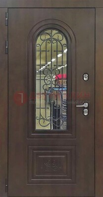 Классическая стальная дверь со стеклом и ковкой для коттеджа ДСК-178 В Ижевске