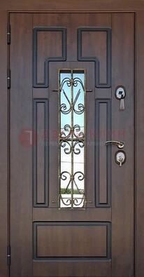 Уличная дверь со стеклом и ковкой в коричневом цвете ДСК-181 