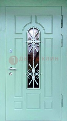 Светло-зеленая железная дверь со стеклом и ковкой ДСК-195