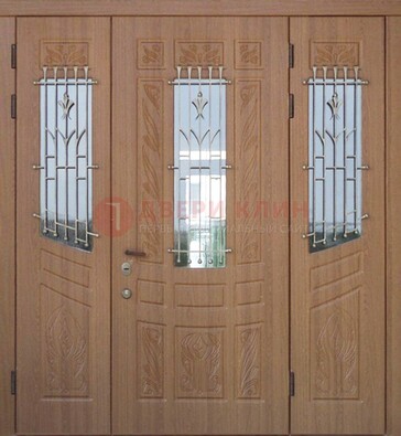 Резная полуторная железная дверь с массивом и стеклом ДСК-254