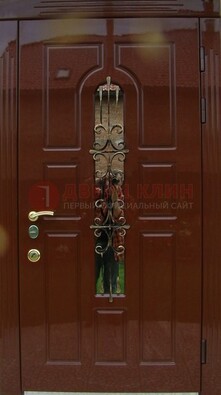 Красивая металлическая дверь со стеклом и ковкой ДСК-33 в Павловском Посаде