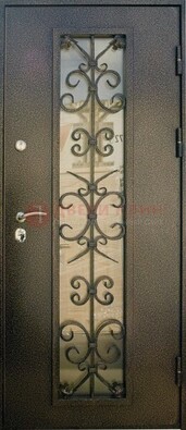 Входная дверь Дверь со стеклом и ковкой черного цвета ДСК-76 для веранды В Ижевске