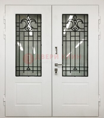 Белая двухстворчатая уличная дверь Винорит со стеклом ДСТ-4 