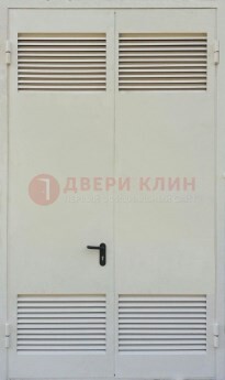 Белая металлическая техническая дверь с вентиляционной решеткой ДТ-6 в Воронеже