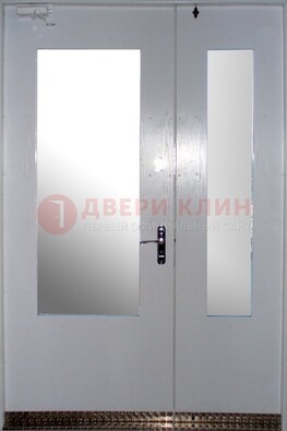 Белая  тамбурная дверь со стеклянными вставками ДТМ-18 в Сланцы