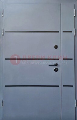 Серая металлическая тамбурная дверь с молдингами ДТМ-42 