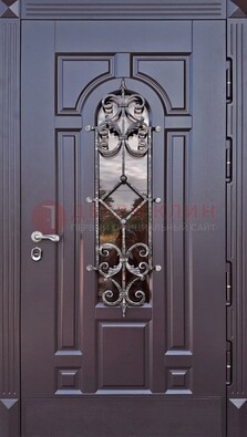 Темная уличная дверь с виноритом и стеклом с ковкой ДВТ-164 в Троицке