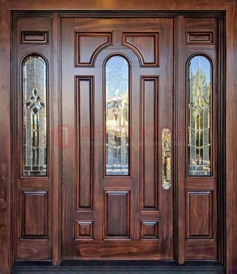 Железная классическая дверь с массивом дуба и витражом ВЖ-18 В Ижевске